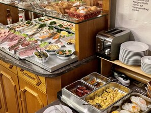 A buffet with various food options including meats, salads, and eggs. - Hotel Residenz Stockstadt Main (Stockstadt am Main)