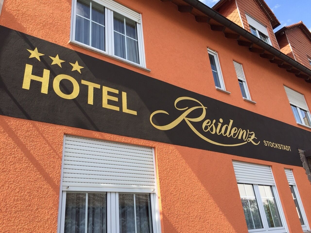 Dusche, kostenlose Toilettenartikel, Haartrockner, Handtücher