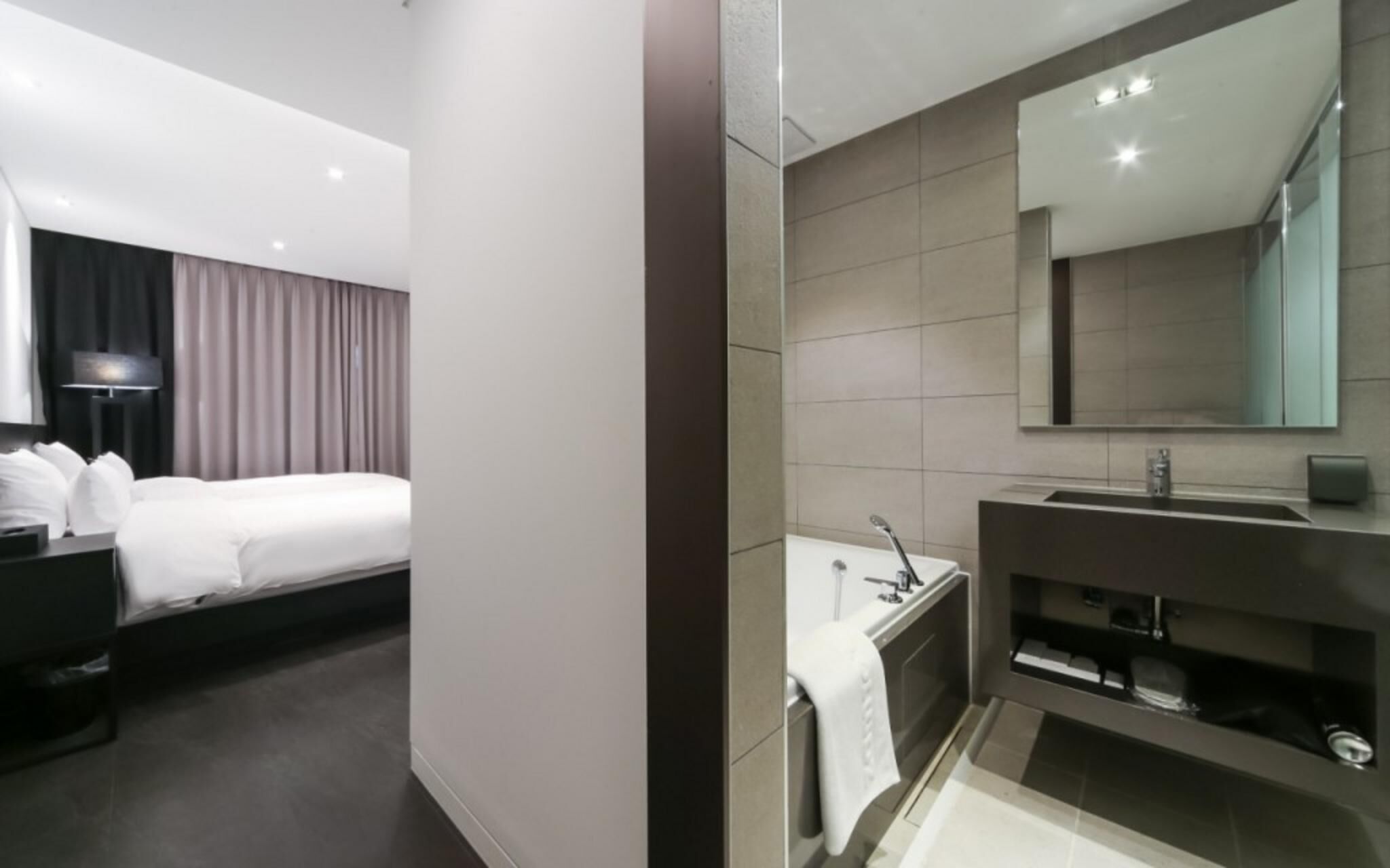 room (deluxe twin (2 person bathtub)) | 1 bedroom, free wifi, bed sheets