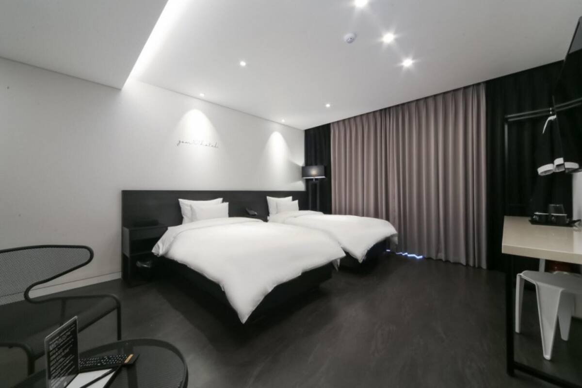 room (deluxe twin (2 person bathtub)) | 1 bedroom, free wifi, bed sheets