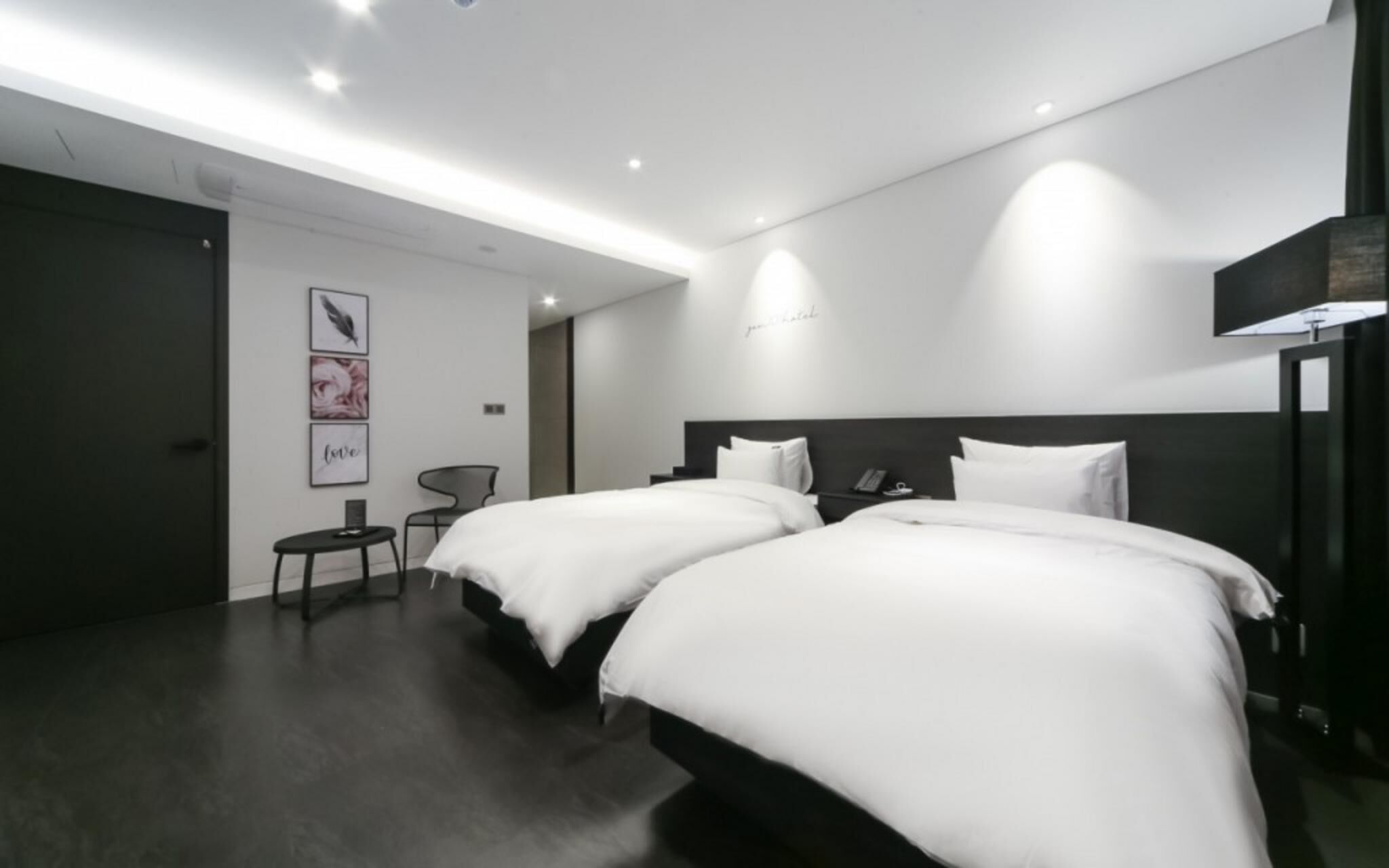 room (deluxe twin (2 person bathtub)) | 1 bedroom, free wifi, bed sheets