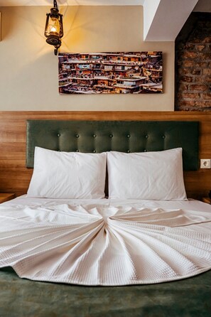 Standard Double Room, City View | Egyptian cotton sheets, premium bedding, minibar, in-room safe - HASUNİ TAŞ HOTEL (Diyarbakir)
