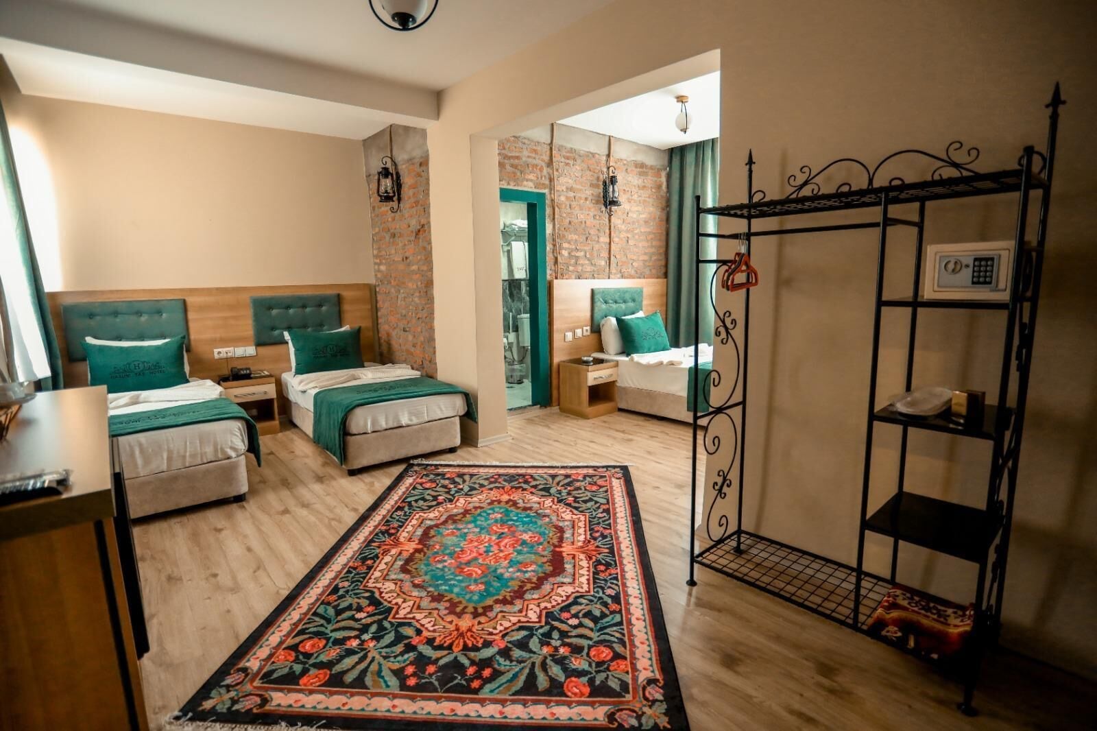 standard triple room | 1 bedroom, egyptian cotton sheets, premium bedding, minibar