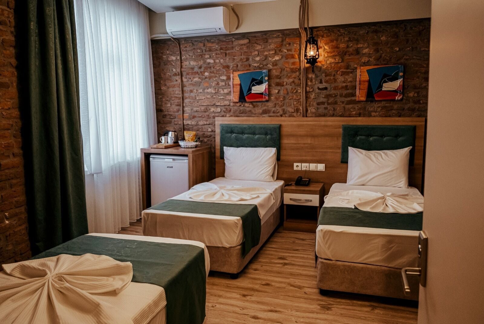 standard triple room | 1 bedroom, egyptian cotton sheets, premium bedding, minibar