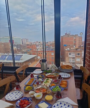 Free daily local cuisine breakfast - HASUNİ TAŞ HOTEL (Diyarbakir)