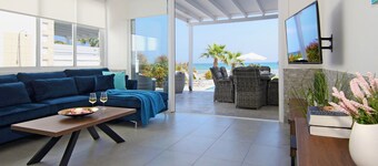 Villa Aphrodisia - Seafront Villa in Ayia Thekla