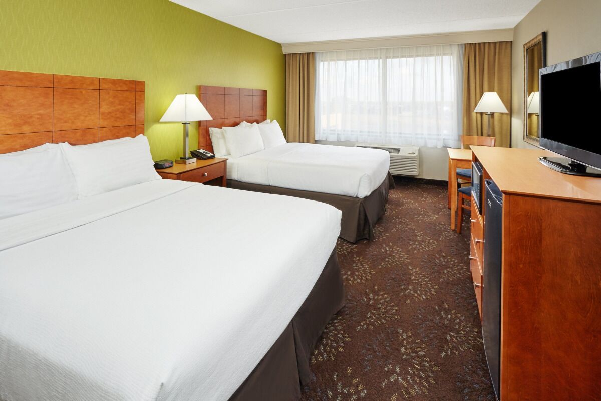 Dream Illinois Getaway! 4 Comfortable Units, Free Parking, Onsite Dining