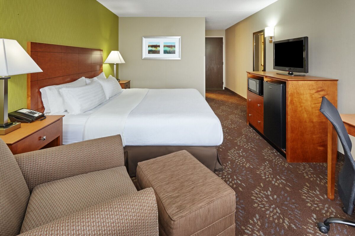 Friends Getaway! 2 Family-friendly Units, Onsite Restaurant, Free Parking