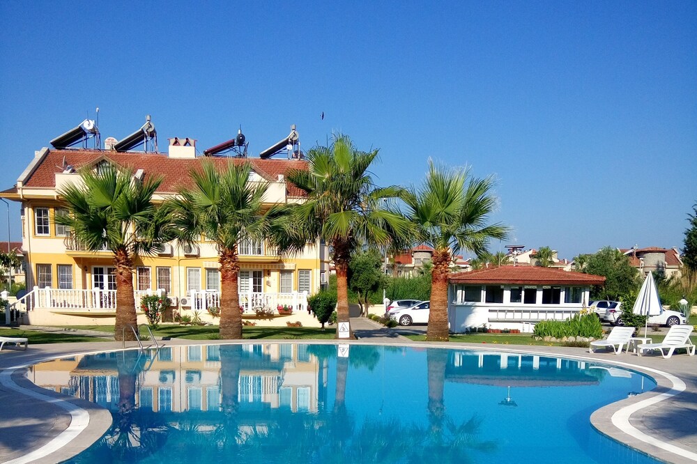 Beatiful Apartment with two pools and nice garden