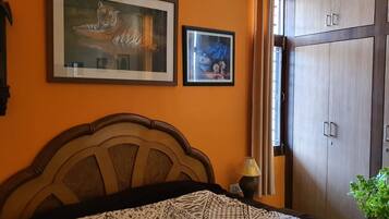 1 bedroom, desk, iron/ironing board, free WiFi