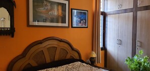 1 dormitorio, escritorio, tabla de planchar con plancha y wifi gratis