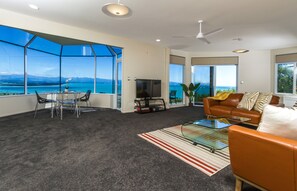 Smart TV - Tasman Bay Villa - Stunning hill-top location and Sea Views (Nelson)