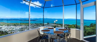 Tasman Bay Villa - Stunning hill-top location and Sea Views
