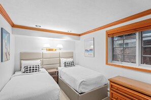 Unclassified image, 5 of 44, button