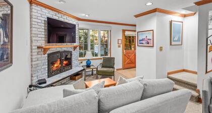 Multi-Level Townhome in the Heart of Aspen! FP, WD, Pool & Hot Tub, Parking, 7 beds, 2nd Living Room