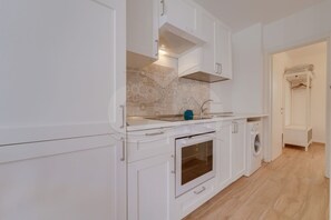 Fridge, oven