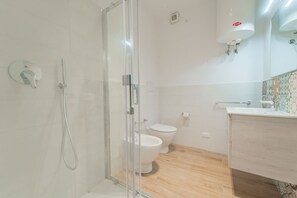 Suihku, hiustenkuivaaja