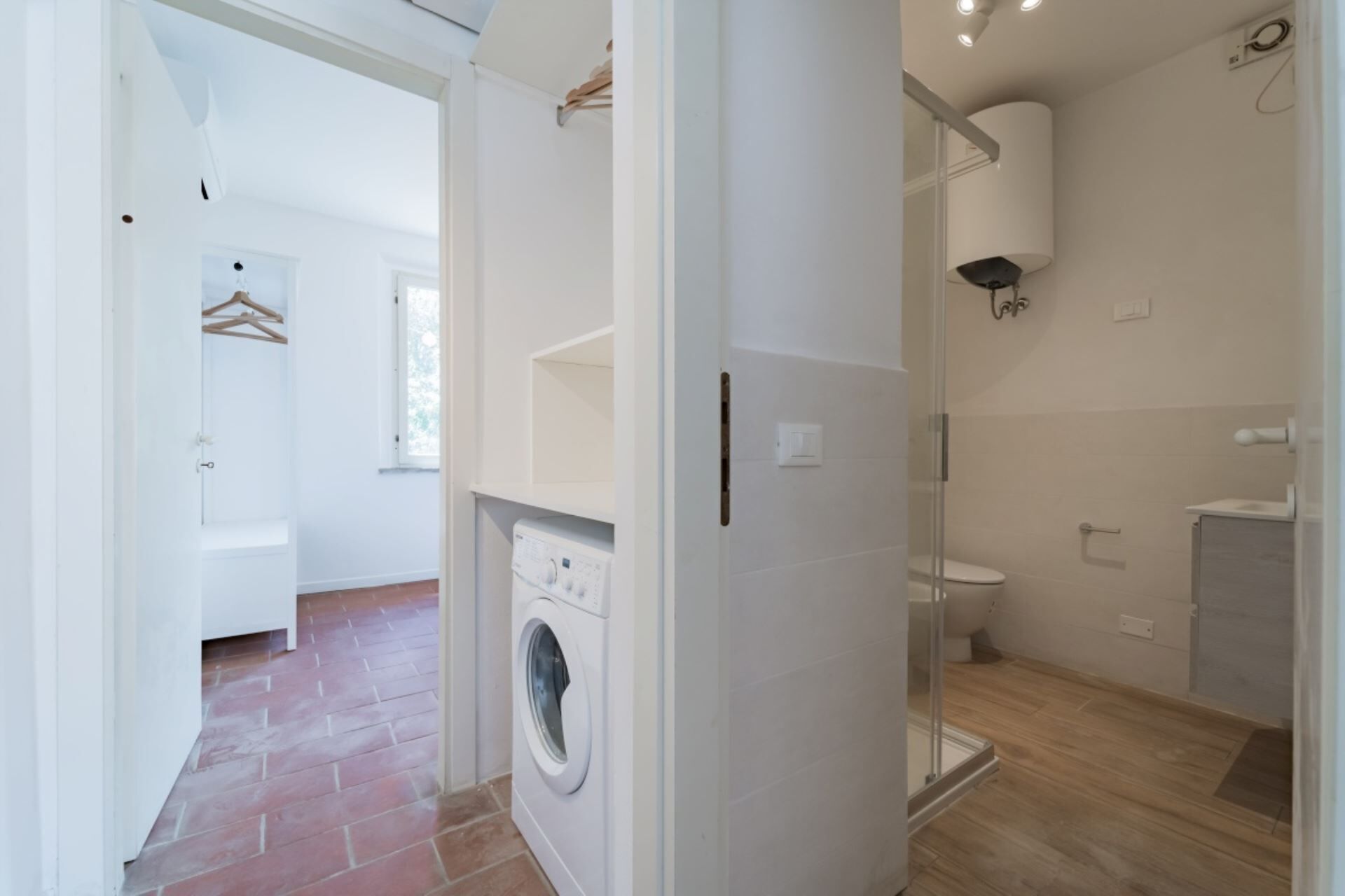 Dusche, Haartrockner, Handtücher