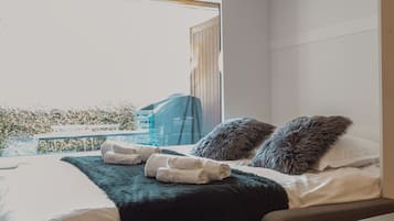 Desk, iron/ironing board, free WiFi, bed sheets