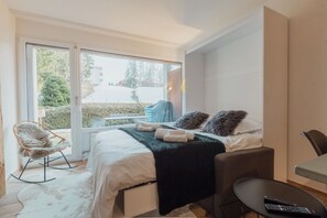 Bureau, fer et planche à repasser, Wi-Fi gratuit, draps fournis