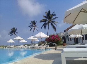 Outdoor pool - Garoda Resort (Watamu)