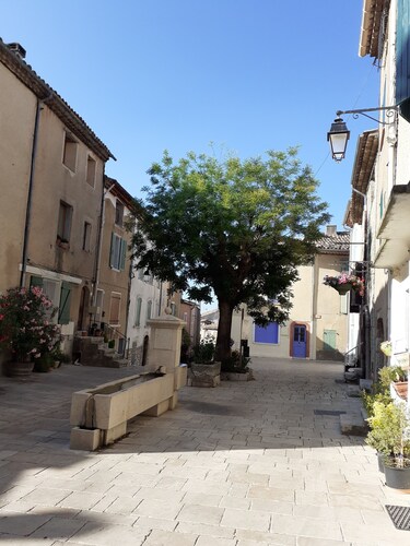 BED AND BREAKFAST IN AUTHENTIC MAS WITH SWIMMING POOL IN PROVENCE