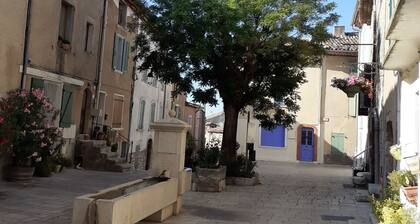 BED AND BREAKFAST IN AUTHENTIC MAS WITH SWIMMING POOL IN PROVENCE