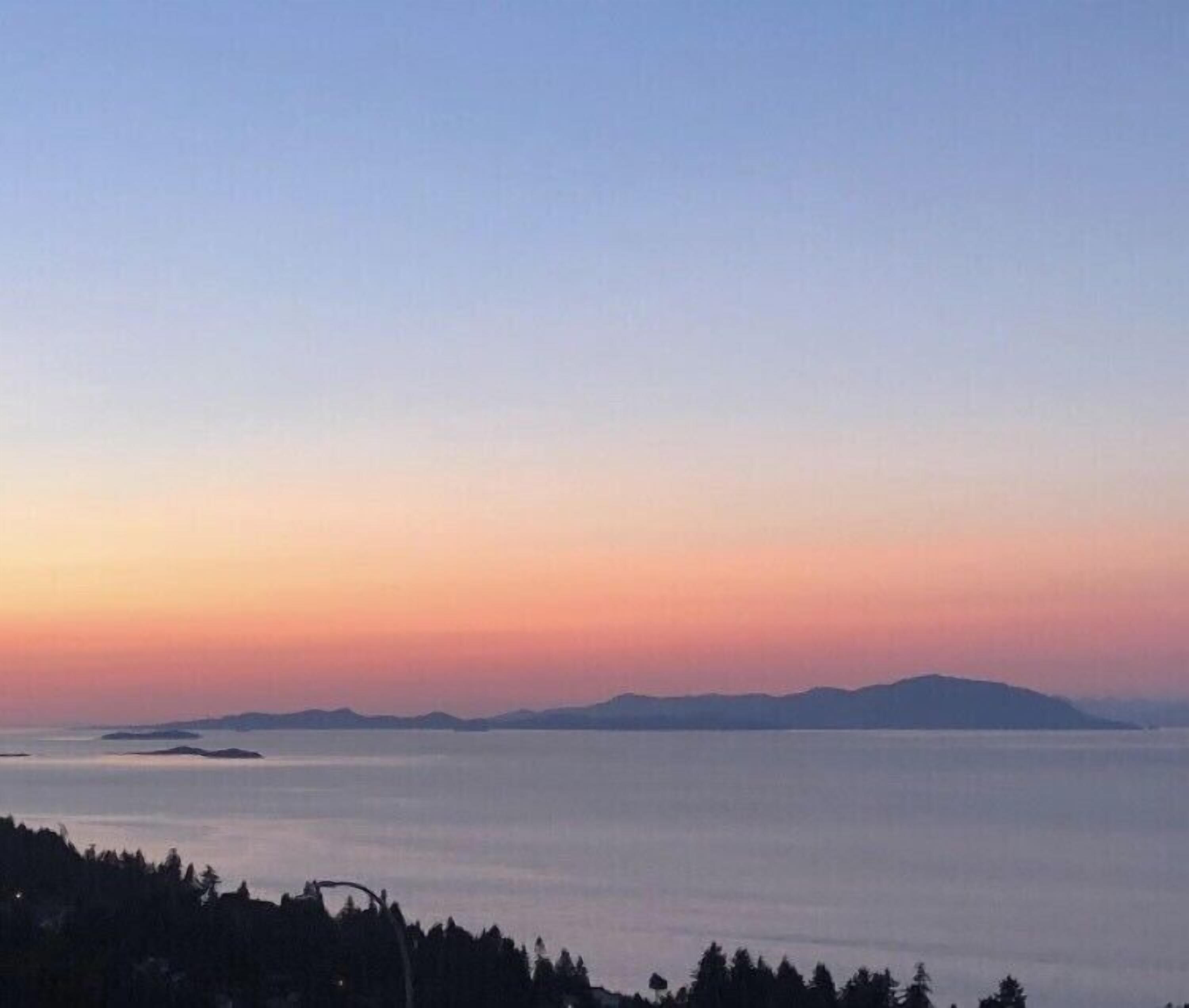 MID CENTURY MODERN HOME WITH ENDLESS OCEAN VIEWS 5300 sq ft! 