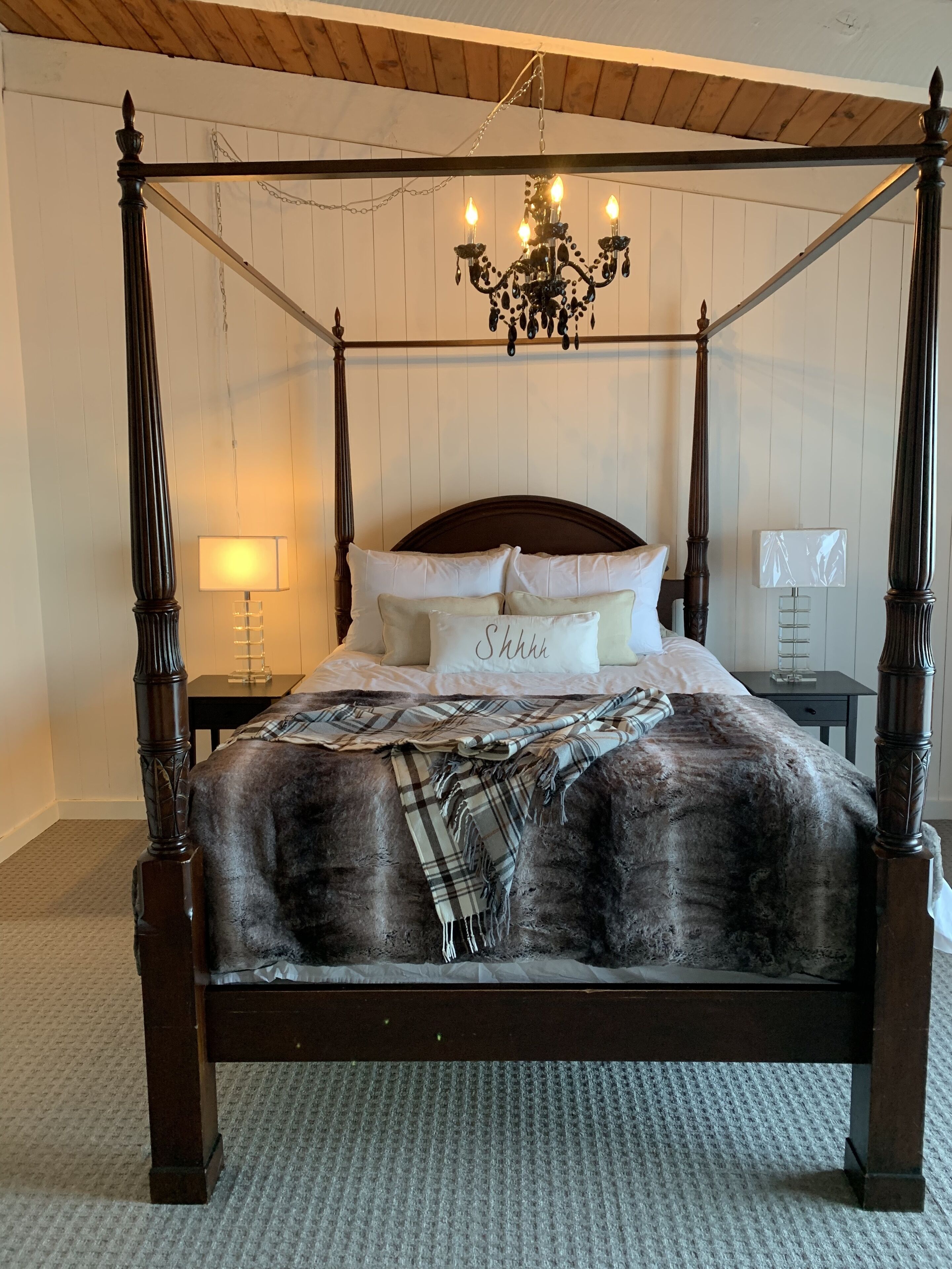 MID CENTURY MODERN HOME WITH ENDLESS OCEAN VIEWS 5300 sq ft! 