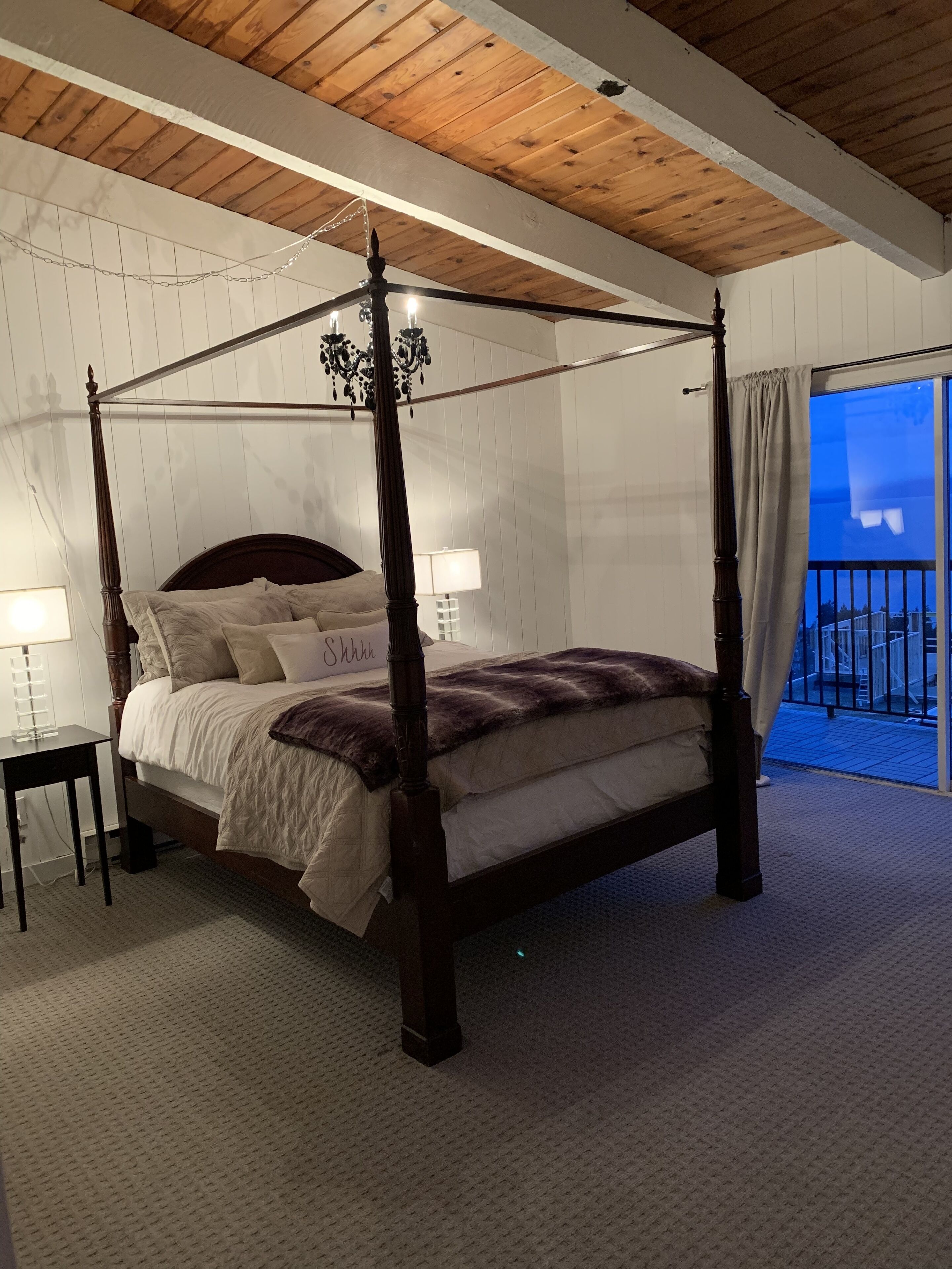 MID CENTURY MODERN HOME WITH ENDLESS OCEAN VIEWS 5300 sq ft! 