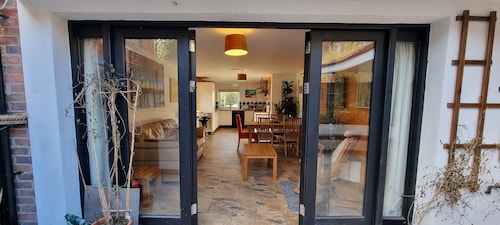 Fantastic Modern Home, Old Town Hastings