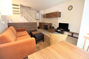 Unclassified image, 5 of 11, button