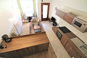 Unclassified image, 5 of 14, button