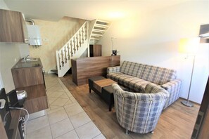 Unclassified image, 2 of 14, button