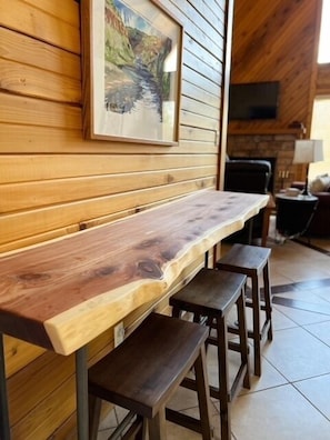 Dining - Pets | Hot Tub | Wildlife | Fire-Pit | WiFi | Shiloh Lodge (Angel Fire)