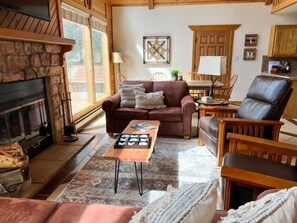 TV, fireplace, DVD player, table football - Pets | Hot Tub | Wildlife | Fire-Pit | WiFi | Shiloh Lodge (Angel Fire)