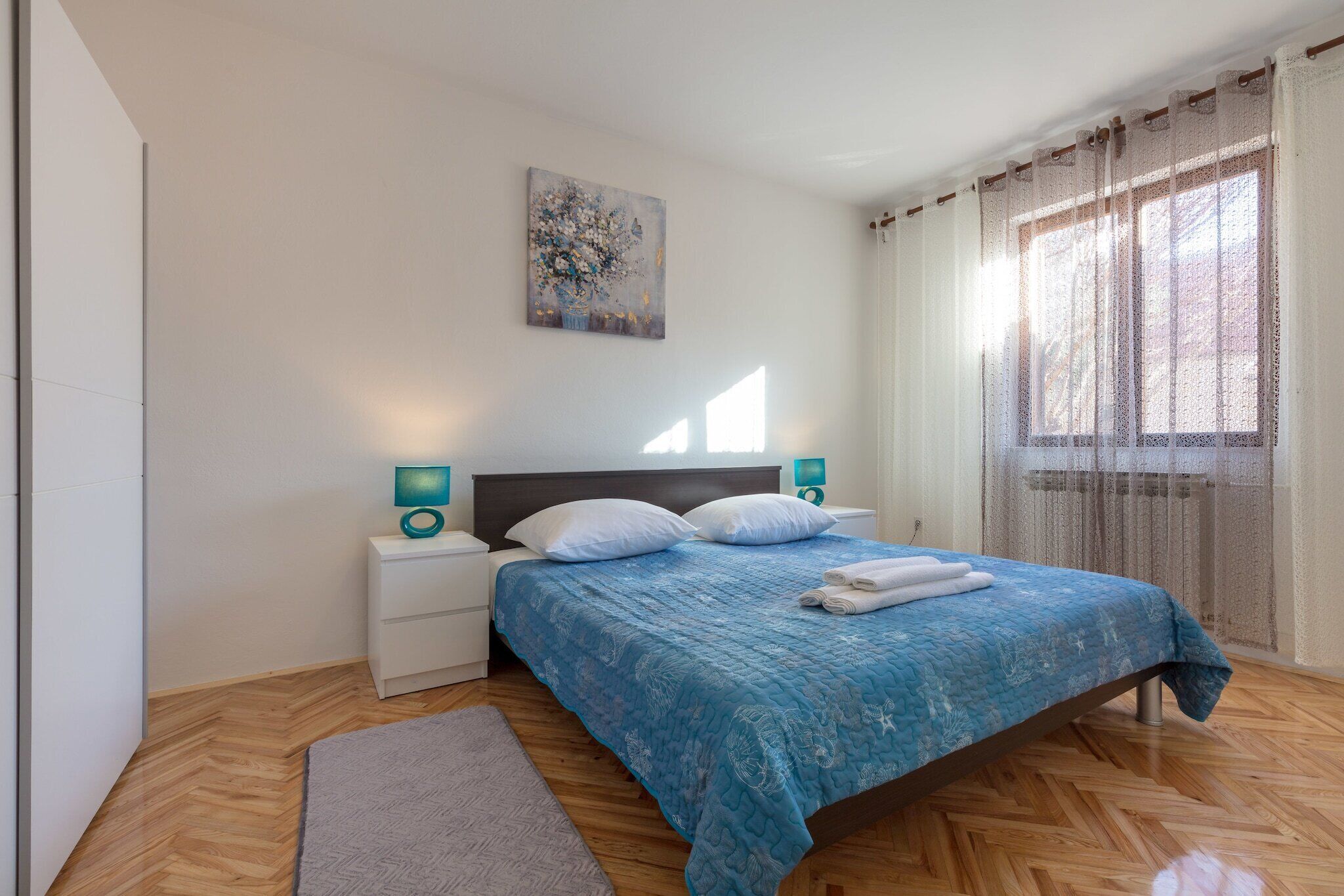 2 室のベッドルーム、WiFi (無料)