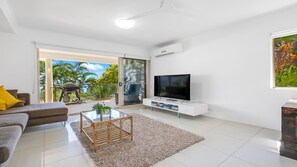 Living area - Island Point Villa 1 | Port Douglas (Port Douglas)