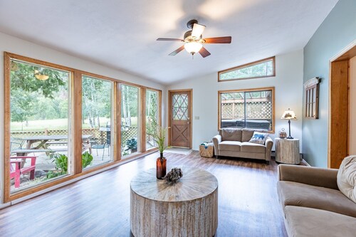 Relax at Aspen Creek- Private Hot Tub