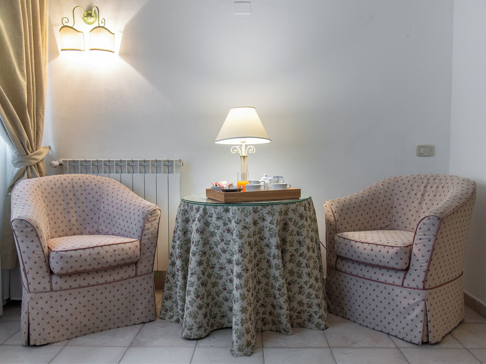 Hypo-allergenic bedding, minibar, in-room safe, free WiFi