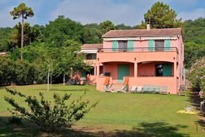 Exterior - Villa for 10 to 12 people on the seafront. (Poggio-Mezzana)