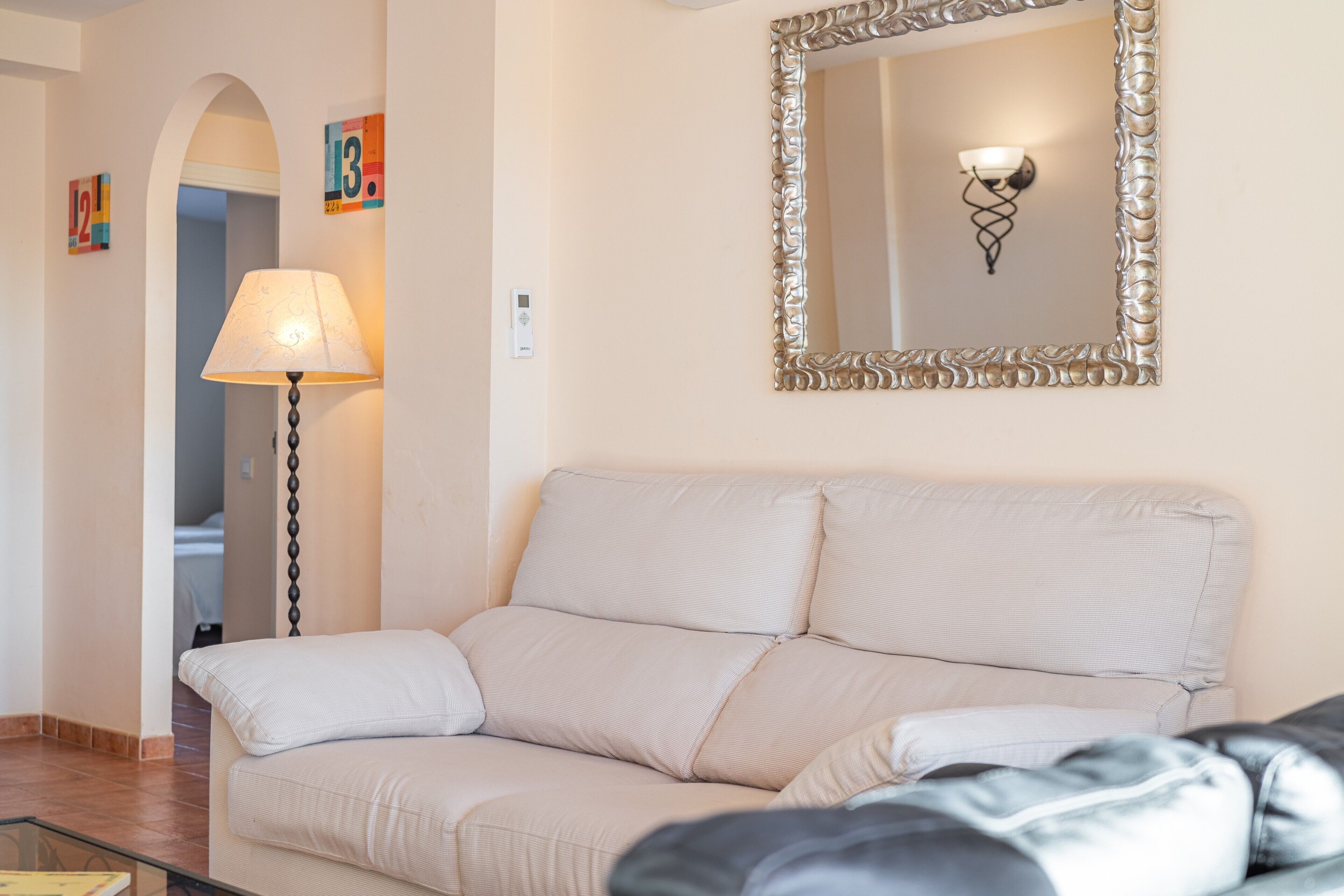 Een televisie en een dvd-speler