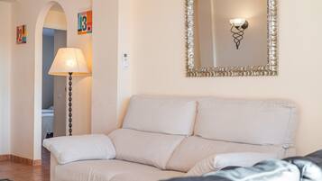 Een televisie en een dvd-speler