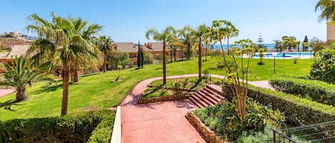 المنطقة المحيطة بالمنشأة