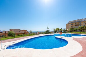 Pool - Modern Apartment 'In Jardin Botanico' with Sea View, Pool, Wi-Fi, Garden & Terrace (La Cala de Mijas)