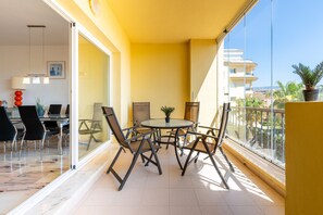 Dining - Modern Apartment 'In Jardin Botanico' with Sea View, Pool, Wi-Fi, Garden & Terrace (La Cala de Mijas)