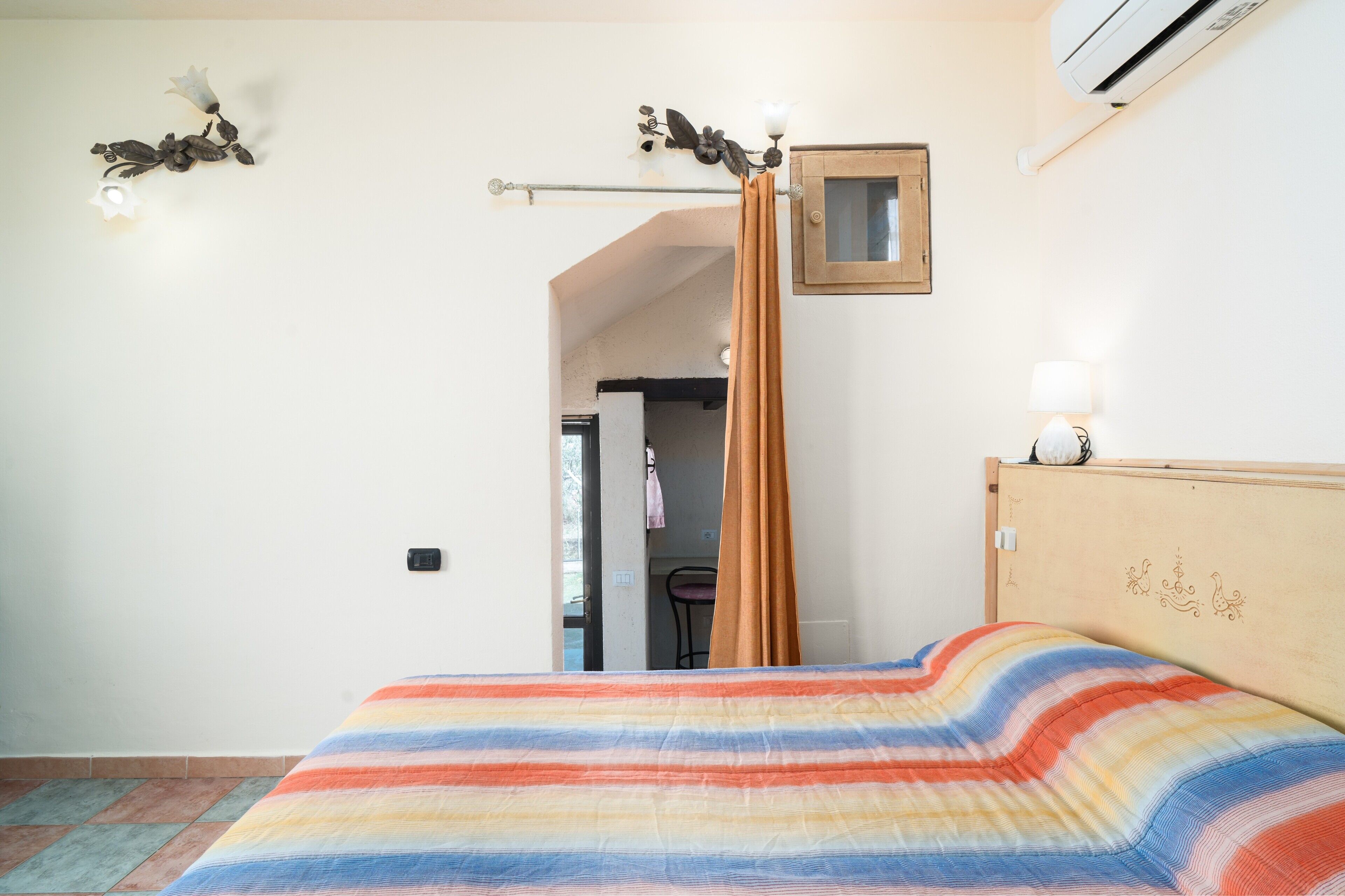 1 bedroom, bed sheets