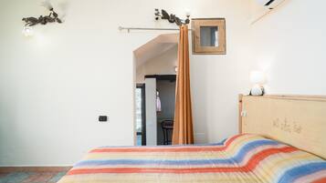1 bedroom, bed sheets