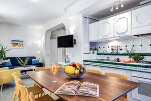 Familienapartment | Eigene Küche | Großer Kühlschrank, Mikrowelle, Ofen, Wasserkocher