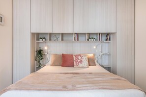 2 slaapkamers, een strijkplank/strijkijzer, gratis wifi, beddengoed